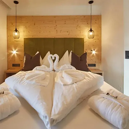 Hubertushof 3* Σάαλμπαχ-Χίντεργκλεμ